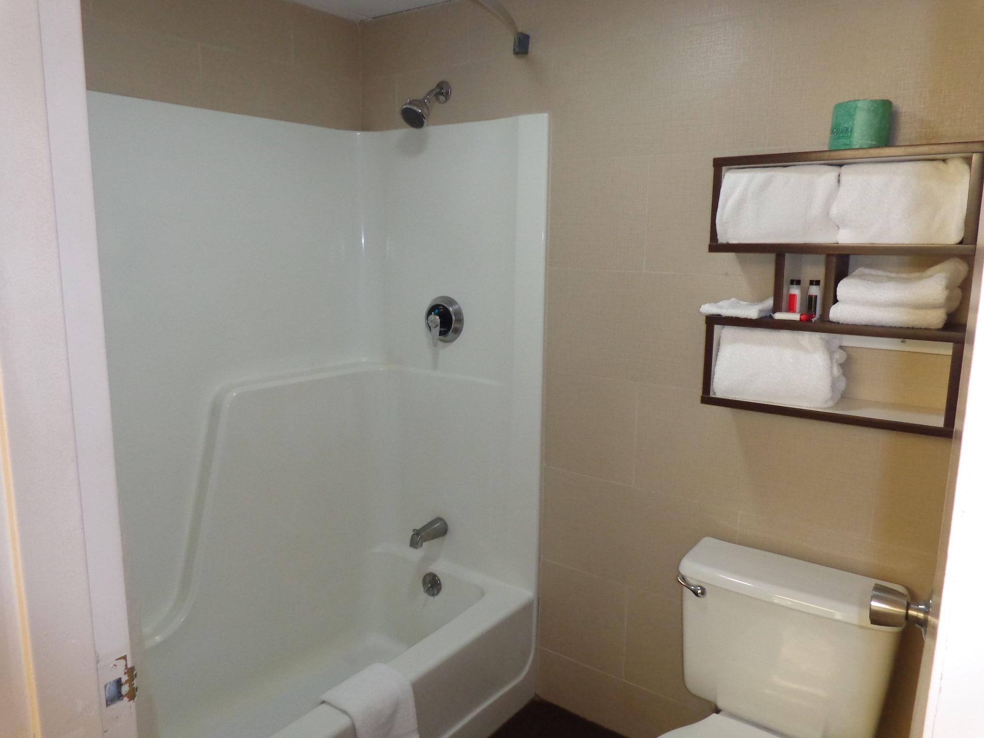 Howard Johnson By Wyndham Hotel